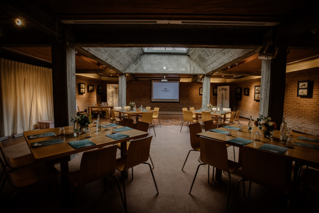 Inspirá nuevas ideas en un entorno único. Tenemos el lugar ideal para tus eventos corporativos en Punta del Este. Alojamiento en cabañas y bungalows - single o doble.